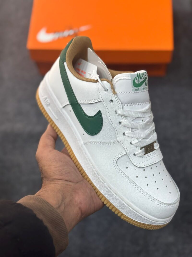 Nike shoes - Image 2